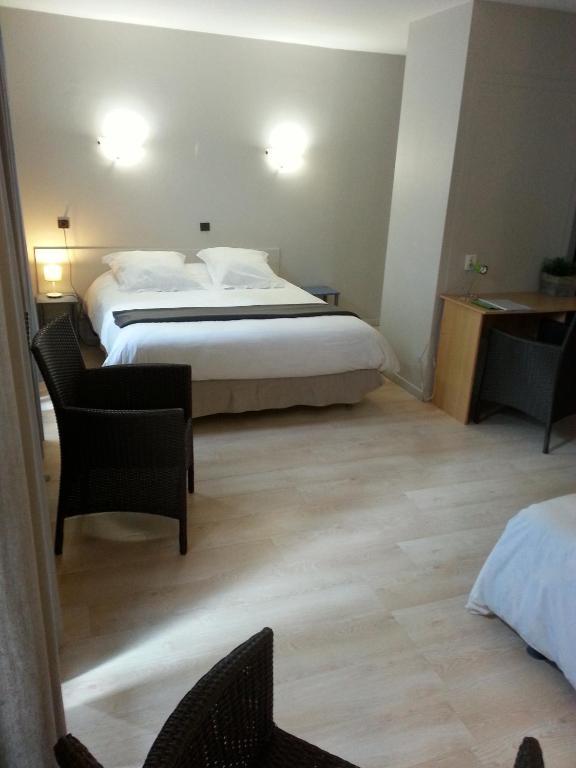 Hotel Du Lion D'Or Marmande Room photo